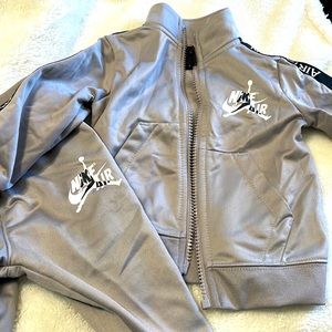 Nike air Jordan 2 piece set 12M